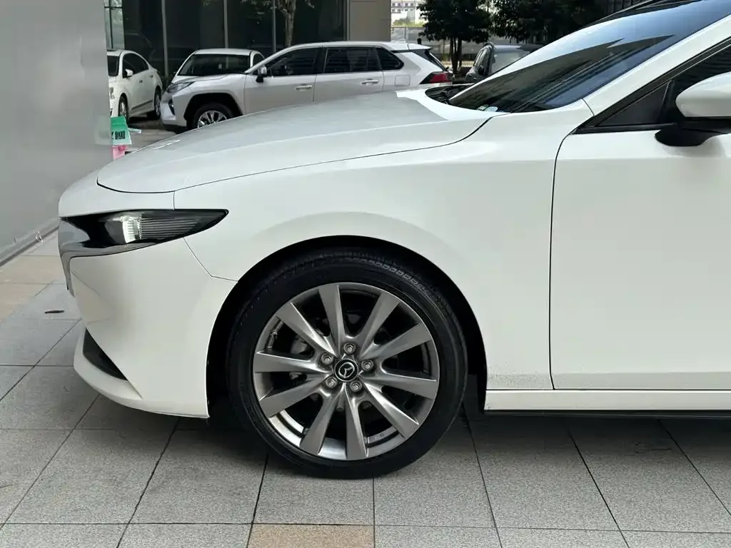 Mazda Mazda3 Axela 2021 2.0L Automatic Quality Elegance — Фото автомобиля 5
