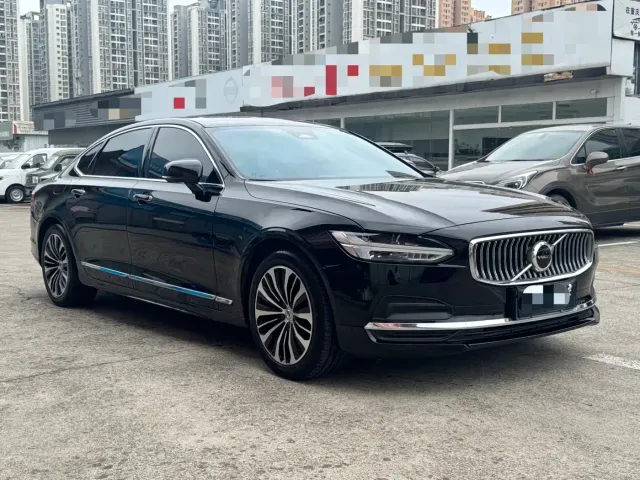 Volvo S90 — Фото автомобиля 4