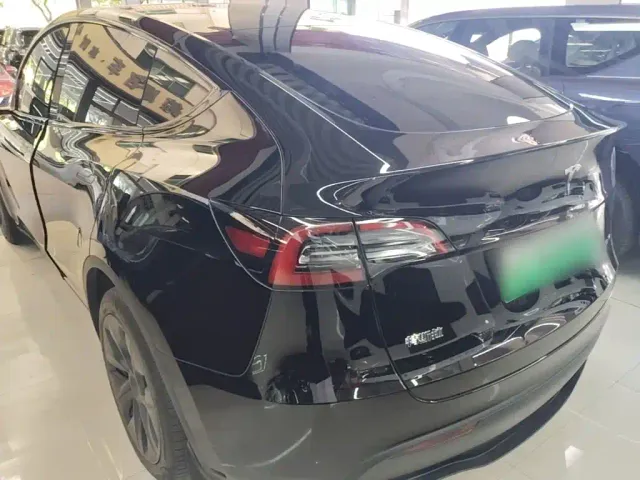 Tesla Model Y — Фото автомобиля 4