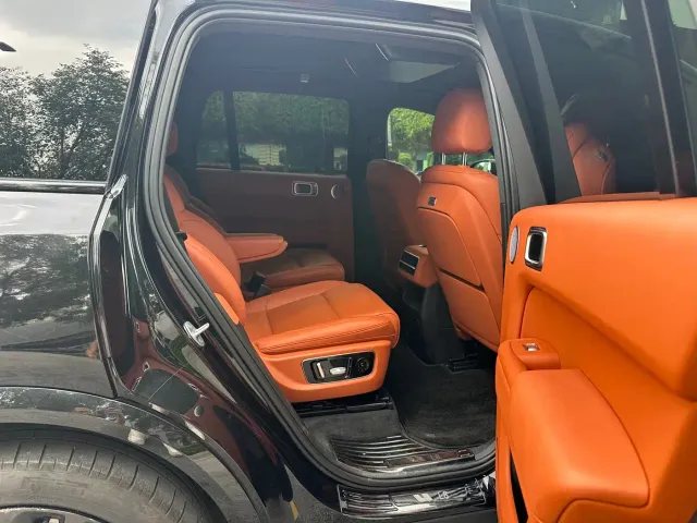 Li Auto L8 — Фото автомобиля 12
