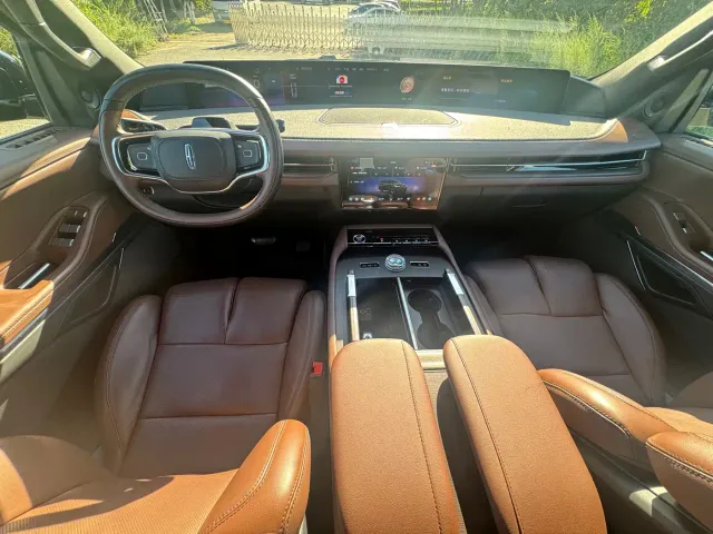 Lincoln Navigator — Фото автомобиля 6
