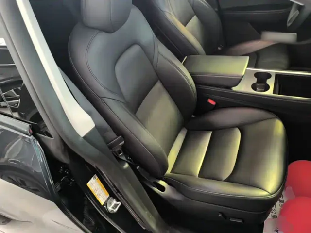 Tesla Model Y — Фото автомобиля 24