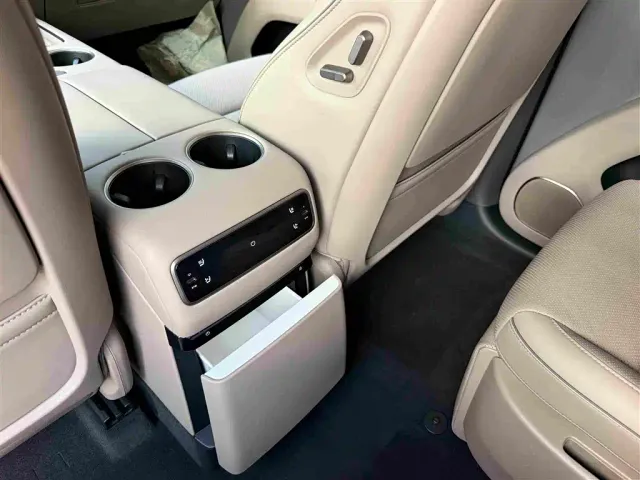 Li Auto i8 — Фото автомобиля 7