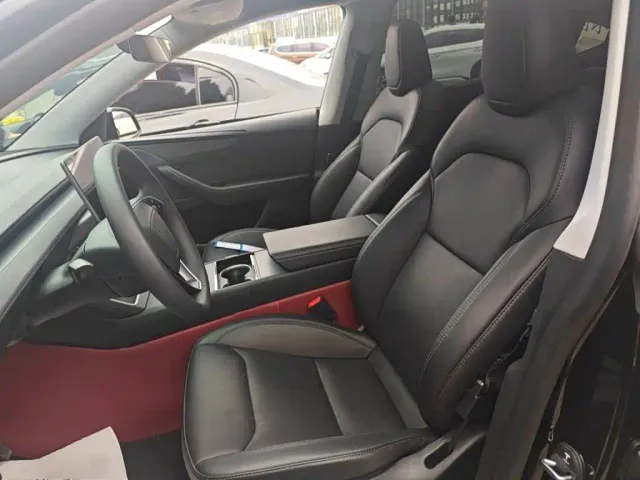 Tesla Model Y — Фото автомобиля 11