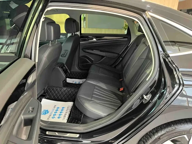 Volkswagen Passat — Фото автомобиля 7