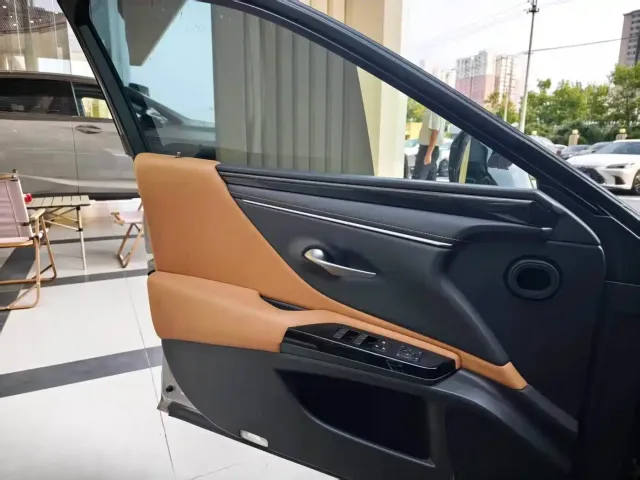 Lexus ES — Фото автомобиля 12