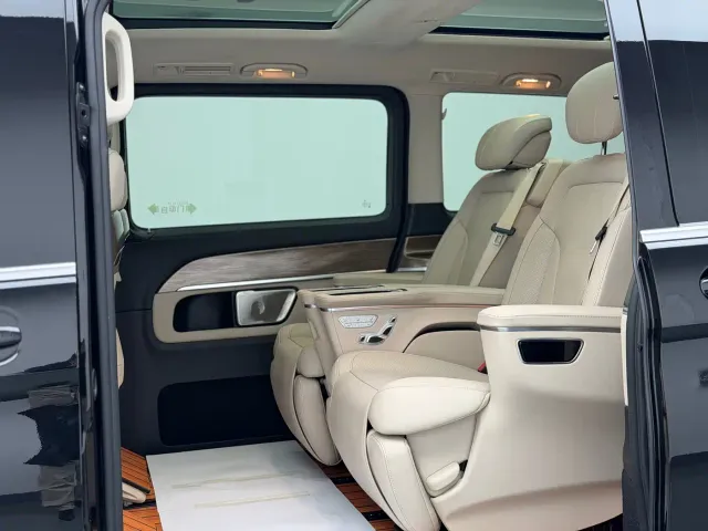 Mercedes-Benz V-Class — Фото автомобиля 13