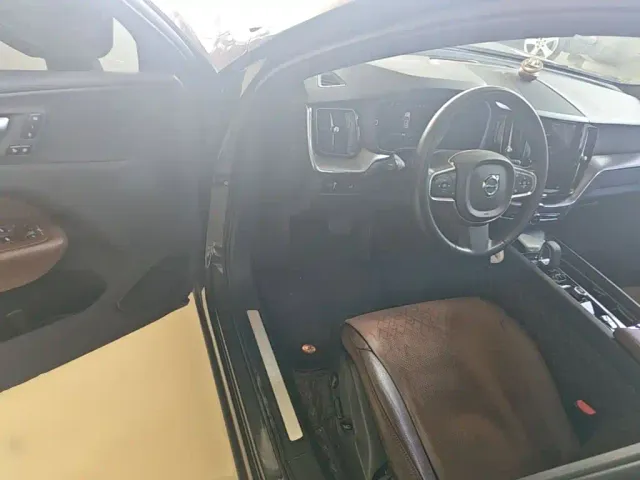 Volvo XC60 — Фото автомобиля 15