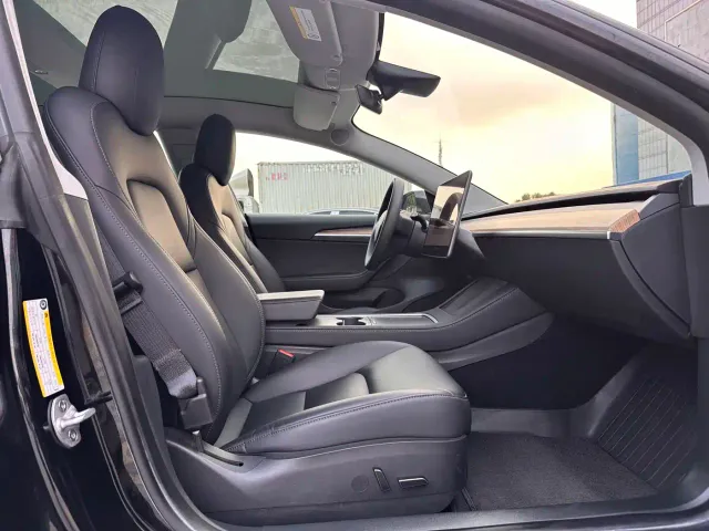 Tesla Model 3 — Фото автомобиля 7