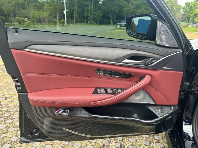 BMW 5 Series — Фото автомобиля 12