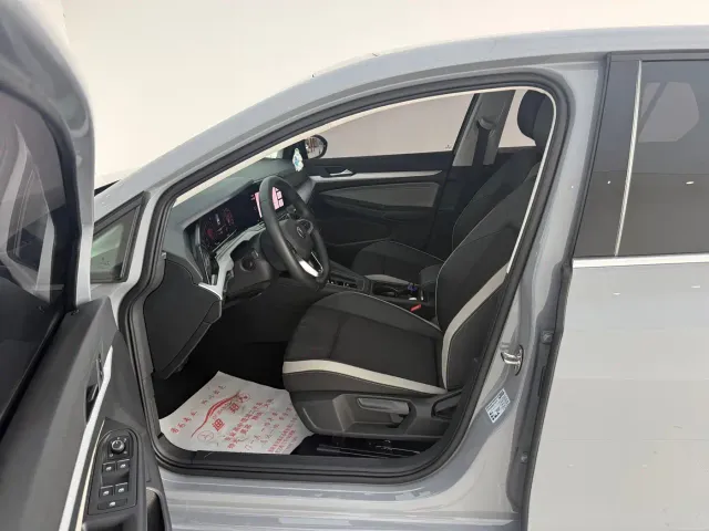 Volkswagen Golf — Фото автомобиля 16
