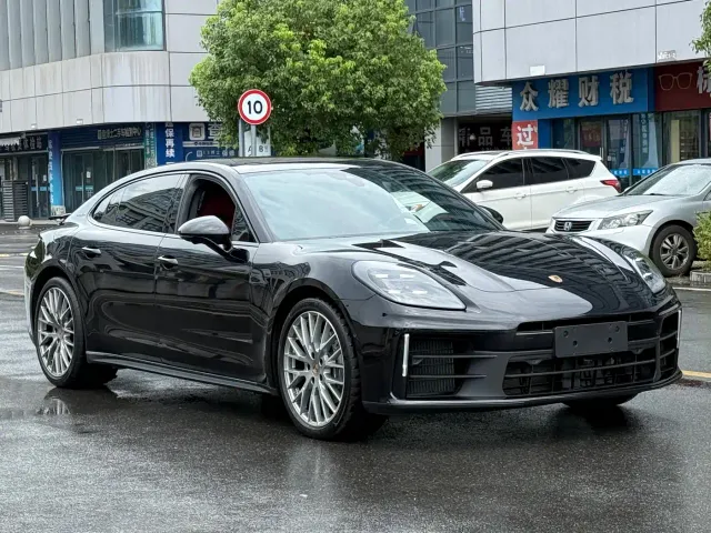 Porsche Panamera — Фото автомобиля 2