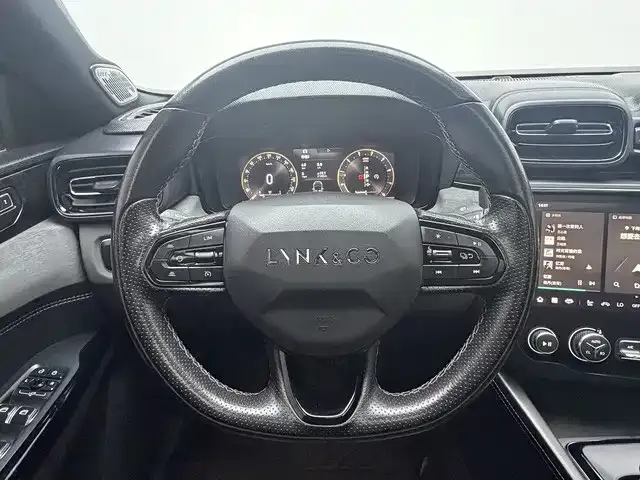 Lynk & Co 03 — Фото автомобиля 17