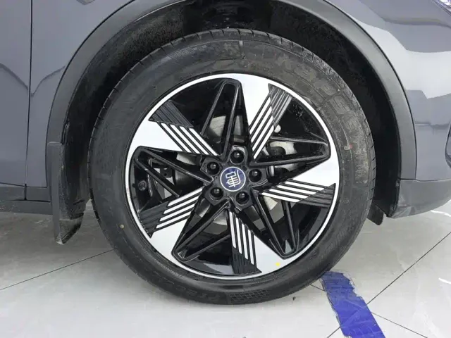BYD Tang — Фото автомобиля 6