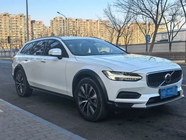 Volvo V90 — Фото автомобиля 3