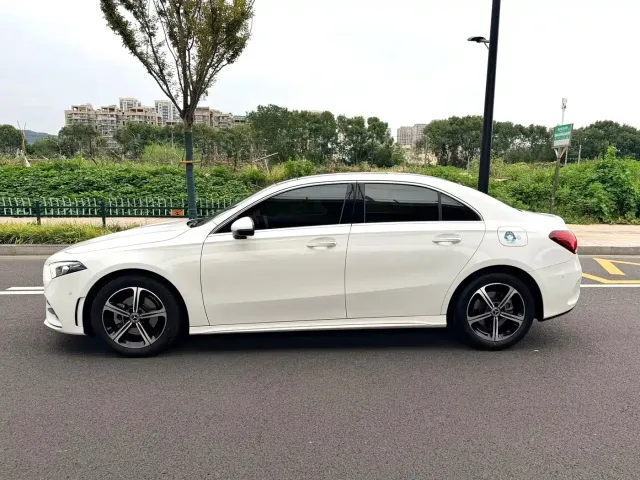 Mercedes-Benz A-Class — Фото автомобиля 3