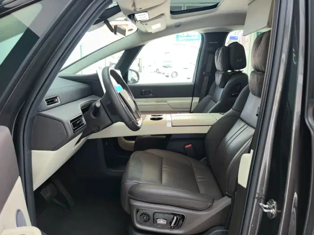 Li Auto MEGA — Фото автомобиля 5