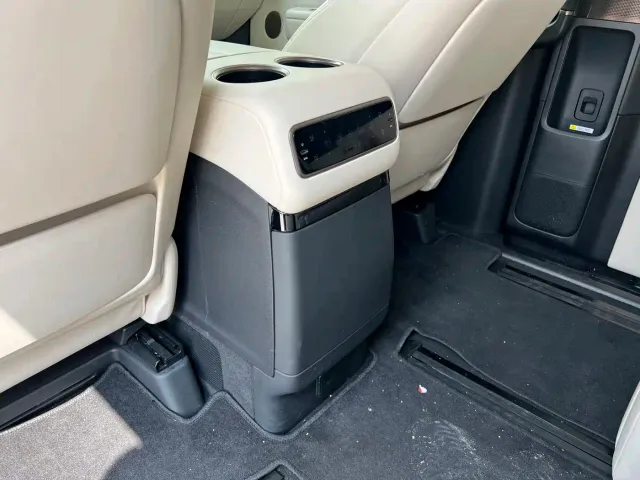 Li Auto MEGA — Фото автомобиля 10