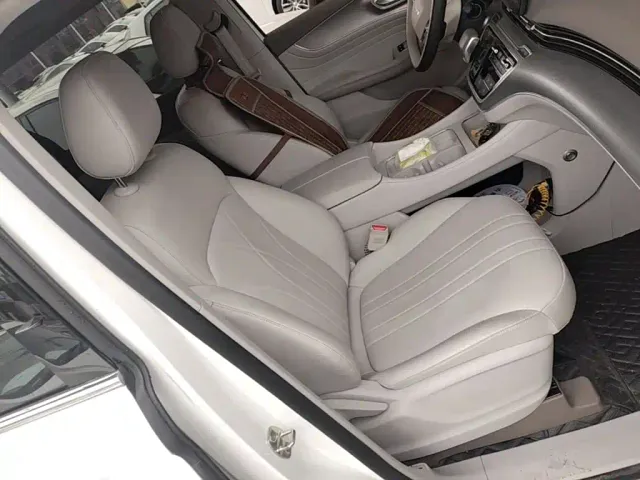 Roewe iMAX8 — Фото автомобиля 24