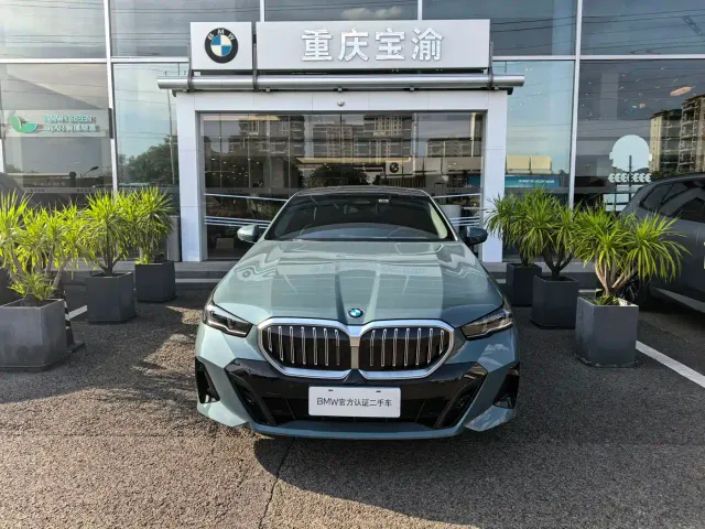 BMW 5 Series — Фото автомобиля 2