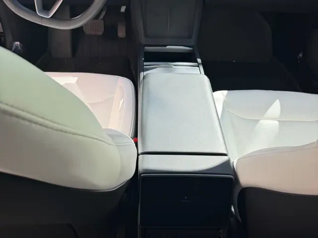 Tesla Model 3 — Фото автомобиля 9