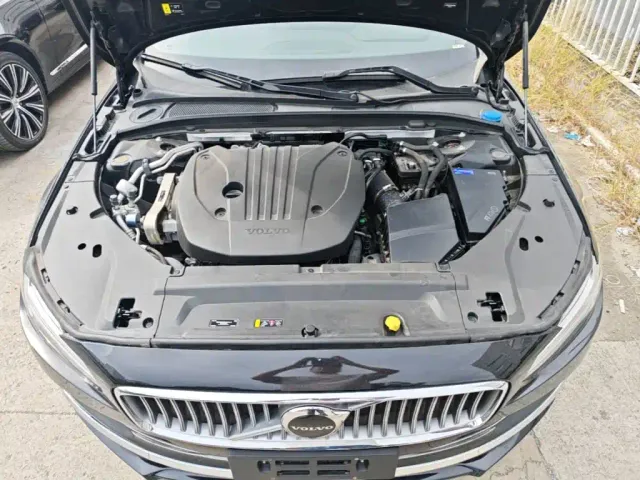 Volvo S90 — Фото автомобиля 24