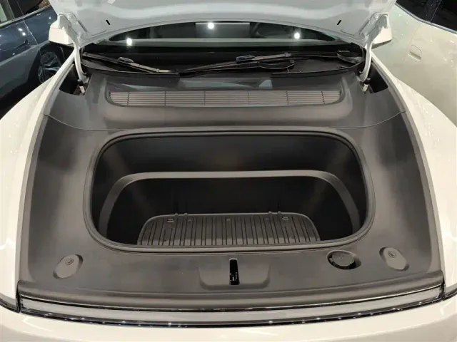 Tesla Model Y — Фото автомобиля 15