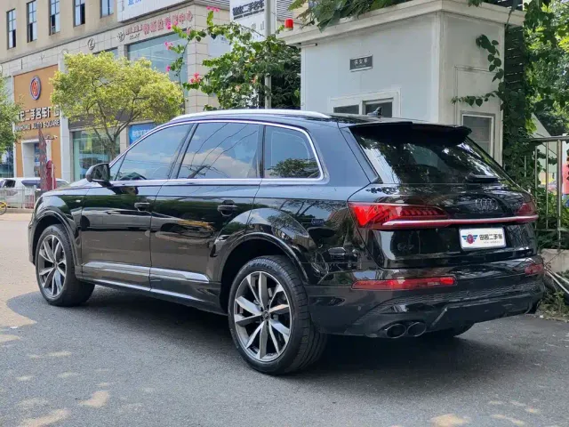 Audi Q7 — Фото автомобиля 4