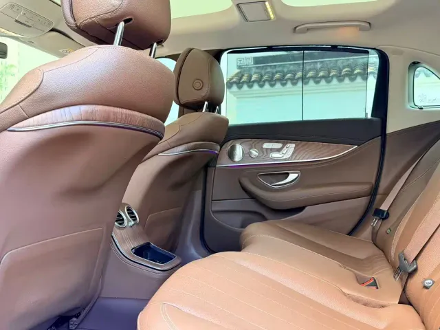 Mercedes-Benz E-Class — Фото автомобиля 8