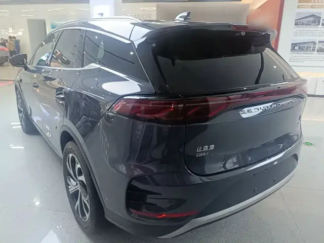 BYD Tang — Фото автомобиля 4