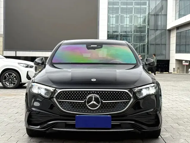 Mercedes-Benz E-Class — Фото автомобиля 2