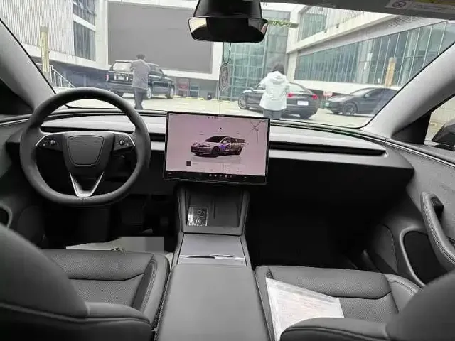 Tesla Model 3 — Фото автомобиля 6