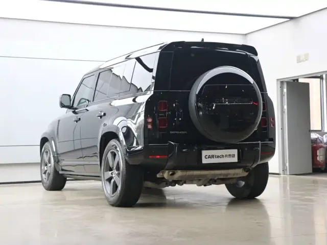 Land Rover Defender — Фото автомобиля 11