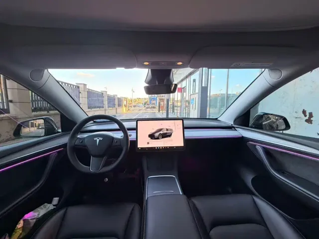 Tesla Model Y — Фото автомобиля 4