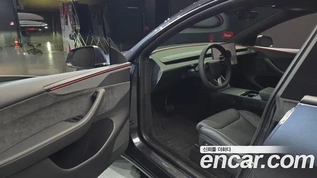Tesla Model Y — Фото автомобиля 15