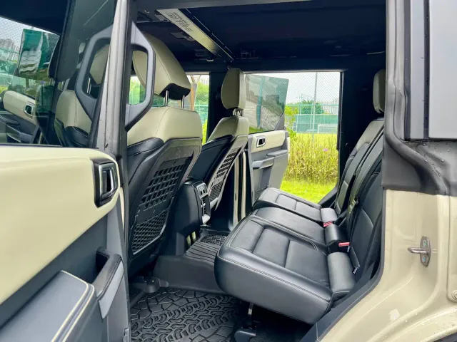 Ford Bronco — Фото автомобиля 10