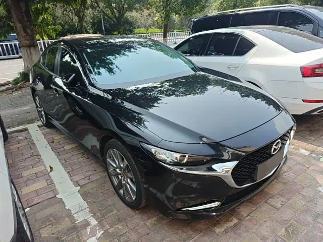 Mazda Axela — Фото автомобиля 3