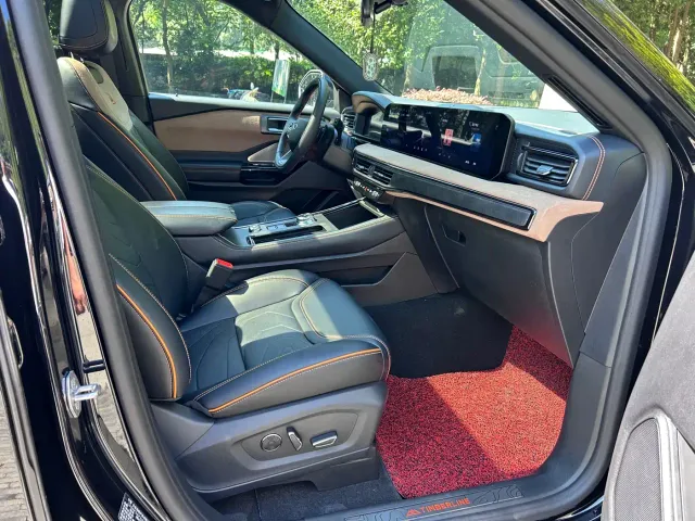 Ford Explorer — Фото автомобиля 14
