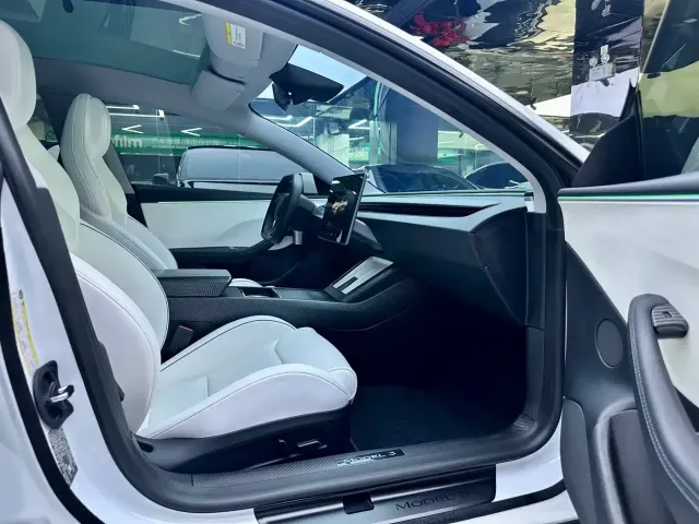 Tesla Model 3 — Фото автомобиля 13