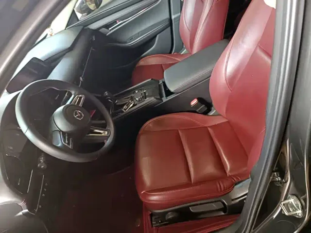 Mazda Axela — Фото автомобиля 14