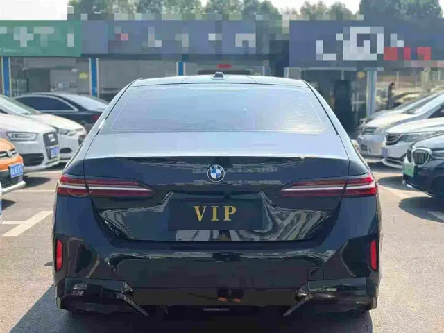 BMW 5 Series — Фото автомобиля 8