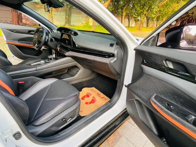 Changan Changan UNI-V 2022 1.5T Sport Edition — Фото автомобиля 11