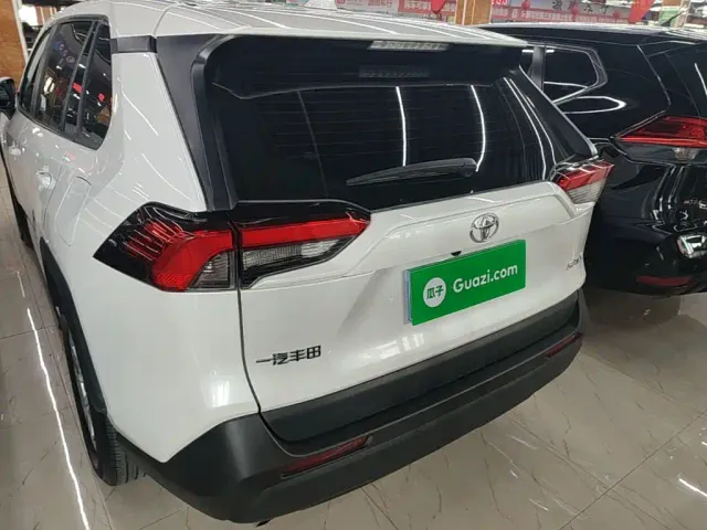 Toyota RAV4 — Фото автомобиля 5