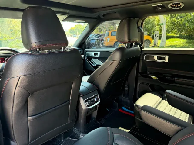Ford Explorer — Фото автомобиля 15
