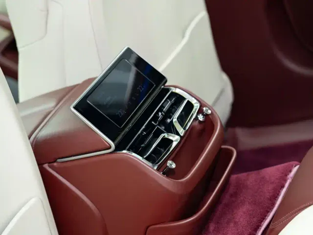 Bentley Flying Spur — Фото автомобиля 13