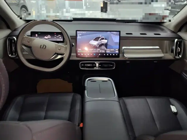 Leapmotor B10 — Фото автомобиля 13