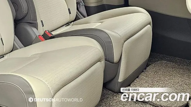 Kia Carnival Generation 4 — Фото автомобиля 11