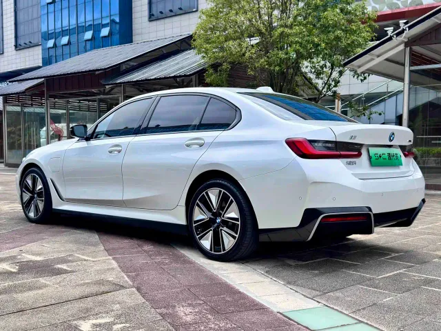 BMW i3 — Фото автомобиля 13