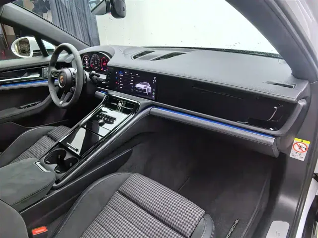 Porsche Panamera — Фото автомобиля 14
