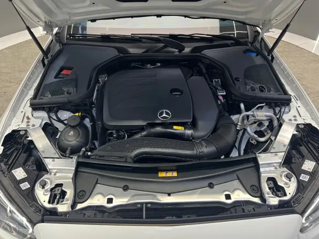 Mercedes-Benz E-Class — Фото автомобиля 19